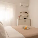 Elio A 1Bdr Apt With Garden 1 Min From The Beach By Hospi